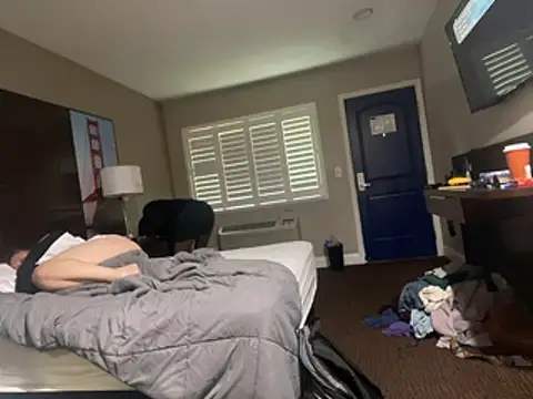milfandyoungin online show from May 2026 04:34:02 PM