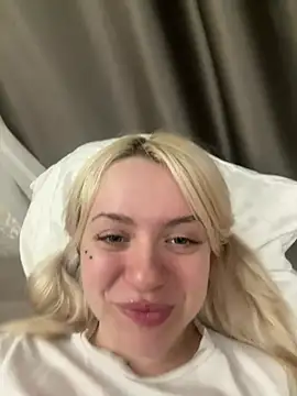 Snapshot of CassieCuteees chatting on April 2026 09:23:01 PM CassieCuteees online show from April 2026 09:23:01 PM