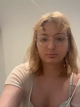 Snapshot of LilyFoot chatting on April 2026 04:15:02 PM LilyFoot online show from April 2026 04:15:02 PM