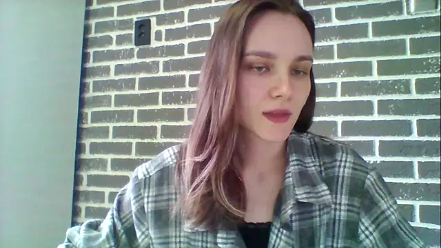 Snapshot of DolcezzaCream chatting on April 2026 11:26:02 AM DolcezzaCream online show from April 2026 11:26:02 AM