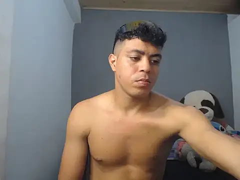 Snapshot of axelnoirx chatting on April 2026 01:19:02 AM axelnoirx online show from April 2026 01:19:02 AM