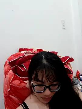 Snapshot of _Minaa_ chatting on April 2026 07:27:02 PM Minaa online show from April 2026 07:27:02 PM