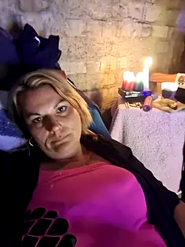 Snapshot of KingaCookies chatting on April 2026 06:38:01 PM KingaCookies online show from April 2026 06:38:01 PM