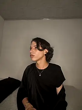 Snapshot of LONDON_ROSE chatting on April 2026 10:15:01 PM LONDON ROSE online show from April 2026 10:15:01 PM