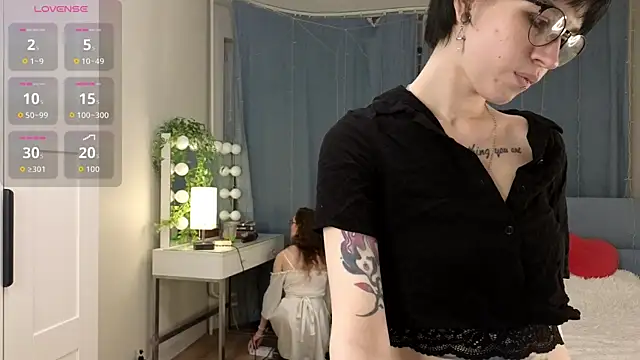 Snapshot of TeaseDealer chatting on May 2026 09:09:02 PM TeaseDealer online show from May 2026 09:09:02 PM