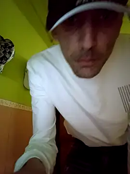 Snapshot of Reinventando_el_porno chatting on April 2026 04:03:02 AM Reinventando el porno online show from April 2026 04:03:02 AM