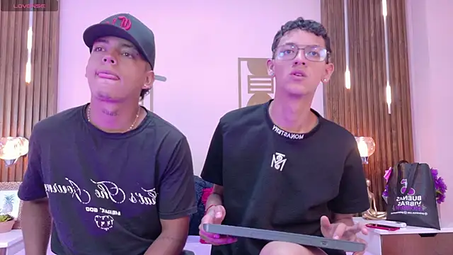 Snapshot of Dante-Axel chatting on April 2026 12:25:01 PM Dante-Axel online show from April 2026 12:25:01 PM