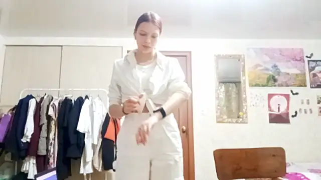 Snapshot of LonaSylvis chatting on April 2026 06:32:02 PM LonaSylvis online show from April 2026 06:32:02 PM