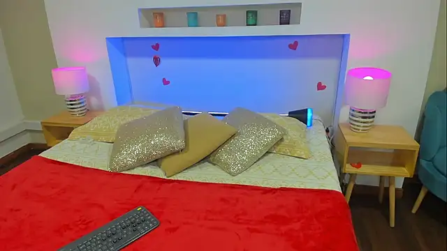 Snapshot of EmmyCastillo chatting on June 2026 12:28:01 AM EmmyCastillo online show from June 2026 12:28:01 AM