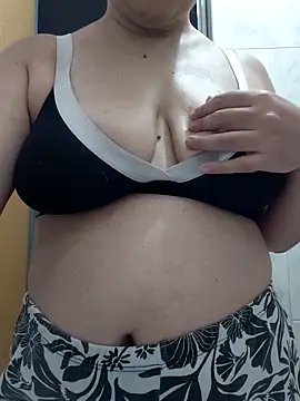 Snapshot of SweetyNaugthy chatting on April 2026 05:32:01 AM SweetyNaugthy online show from April 2026 05:32:01 AM