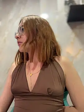 Snapshot of Zoegreco chatting on April 2026 11:07:01 PM Zoegreco online show from April 2026 11:07:01 PM