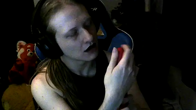 Snapshot of CutieBite chatting on April 2026 09:40:01 AM CutieBite online show from April 2026 09:40:01 AM