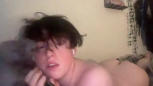 Snapshot of JacobHiltonn chatting on April 2026 10:03:01 AM JacobHiltonn online show from April 2026 10:03:01 AM