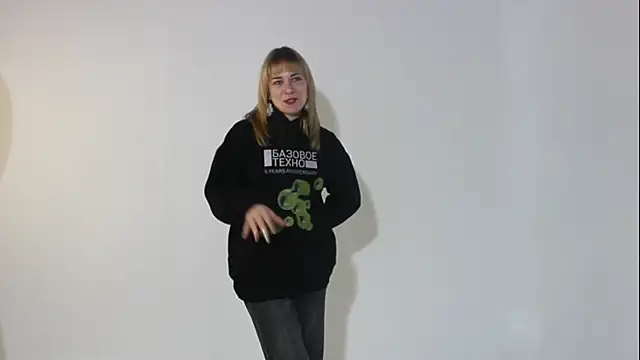 Snapshot of AstrixorLune chatting on April 2026 01:02:01 PM AstrixorLune online show from April 2026 01:02:01 PM