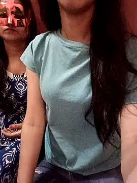 Snapshot of Coolbutterfly chatting on April 2026 05:43:02 AM Coolbutterfly online show from April 2026 05:43:02 AM