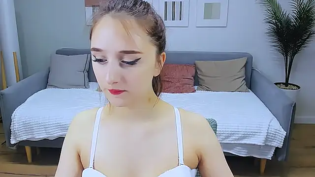 Snapshot of JulietteMonli chatting on May 2026 12:34:02 PM JulietteMonli online show from May 2026 12:34:02 PM