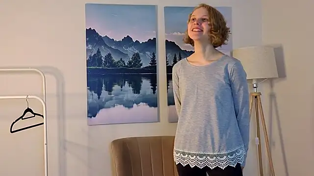 Snapshot of RaguelHeffron chatting on April 2026 05:38:02 AM RaguelHeffron online show from April 2026 05:38:02 AM