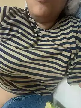 Snapshot of Aayaat__ chatting on July 2026 10:47:02 AM Aayaat online show from July 2026 10:47:02 AM