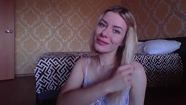 Snapshot of Softy_Aura_ chatting on May 2026 01:39:01 PM Softy Aura online show from May 2026 01:39:01 PM