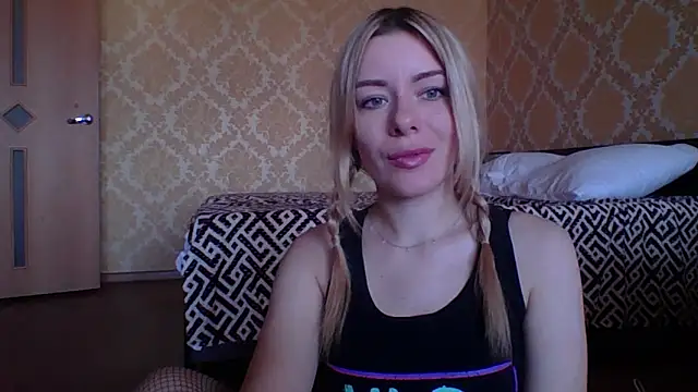 Snapshot of Softy_Aura_ chatting on May 2026 09:06:02 AM Softy Aura online show from May 2026 09:06:02 AM