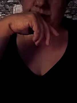 Snapshot of KICIA10 chatting on April 2026 08:28:01 PM KICIA10 online show from April 2026 08:28:01 PM