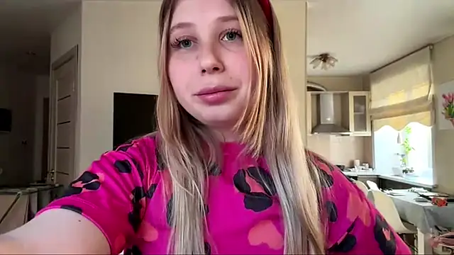 Snapshot of EvangelionXO chatting on April 2026 12:18:02 PM EvangelionXO online show from April 2026 12:18:02 PM