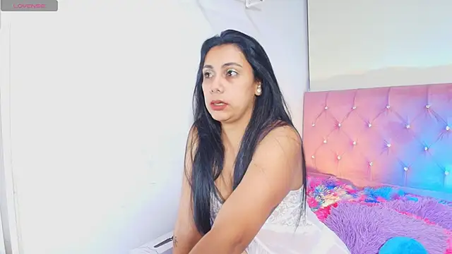 Snapshot of Nyra_Queen chatting on May 2026 11:04:02 AM Nyra Queen online show from May 2026 11:04:02 AM
