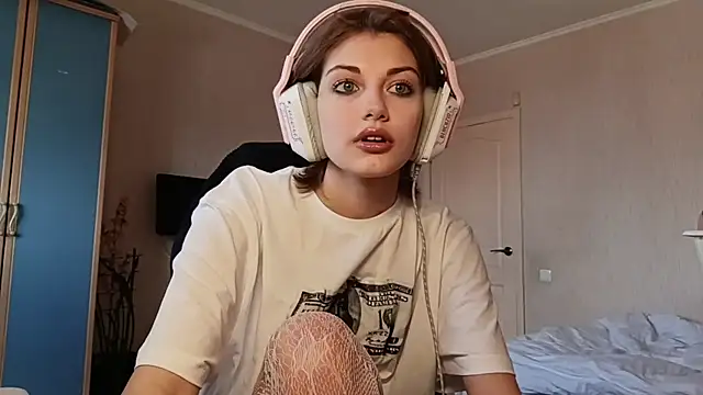 Snapshot of LinaFlamie chatting on April 2026 10:29:01 AM LinaFlamie online show from April 2026 10:29:01 AM