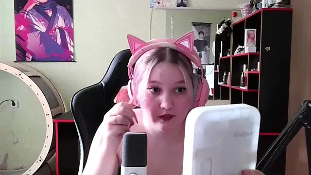 Snapshot of ZoyaMek chatting on April 2026 06:05:02 AM ZoyaMek online show from April 2026 06:05:02 AM