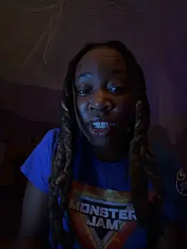 Snapshot of Nayomii28 chatting on April 2026 01:03:01 AM Nayomii28 online show from April 2026 01:03:01 AM