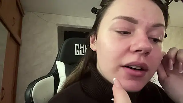 Snapshot of LeslySerna chatting on April 2026 09:01:02 AM LeslySerna online show from April 2026 09:01:02 AM