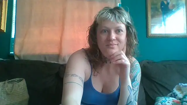 Snapshot of RosieSwitchBitch chatting on June 2026 10:39:02 AM RosieSwitchBitch online show from June 2026 10:39:02 AM