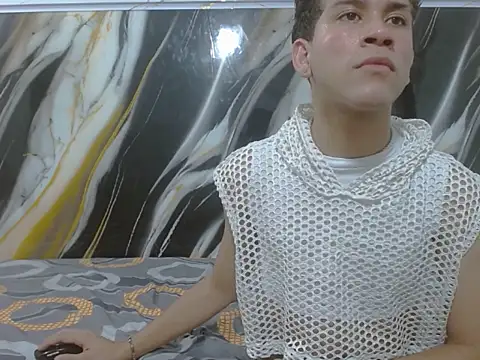 Snapshot of LAYAN_FEMBOY chatting on May 2026 11:21:01 PM LAYAN FEMBOY online show from May 2026 11:21:01 PM