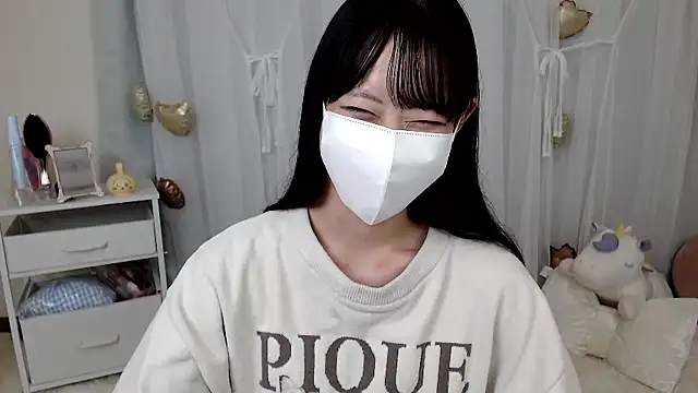 Snapshot of mii__tan chatting on April 2026 12:21:02 PM mii tan online show from April 2026 12:21:02 PM