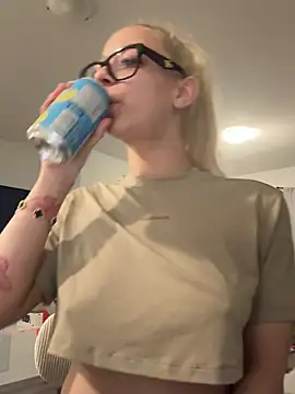 Snapshot of Badlilfantasy chatting on April 2026 01:14:01 AM Badlilfantasy online show from April 2026 01:14:01 AM