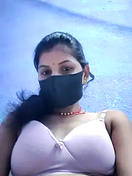Snapshot of RUHI_1143 chatting on June 2026 06:33:02 PM RUHI 1143 online show from June 2026 06:33:02 PM