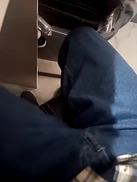 Snapshot of Robin681 chatting on April 2026 09:23:02 AM Robin681 online show from April 2026 09:23:02 AM