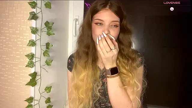 Snapshot of _Lily_Moon_ chatting on April 2026 05:32:02 PM Lily Moon online show from April 2026 05:32:02 PM