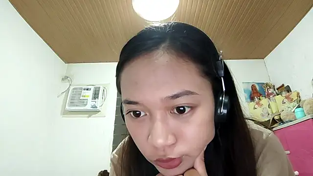 Snapshot of VincenzaHertler chatting on April 2026 12:14:01 PM VincenzaHertler online show from April 2026 12:14:01 PM