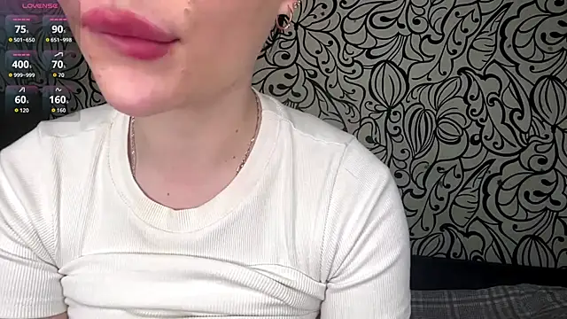 Snapshot of CrystalMuze chatting on June 2026 01:46:01 PM CrystalMuze online show from June 2026 01:46:01 PM