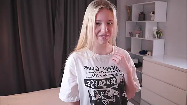 Snapshot of Sweet_Love_Lily chatting on April 2026 07:12:01 PM Sweet Love Lily online show from April 2026 07:12:01 PM