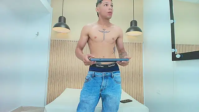 Snapshot of Brandon_Mercuri chatting on April 2026 01:20:01 PM Brandon Mercuri online show from April 2026 01:20:01 PM