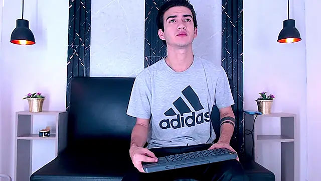 Snapshot of Feiccer_Castquer chatting on April 2026 11:57:01 AM Feiccer Castquer online show from April 2026 11:57:01 AM