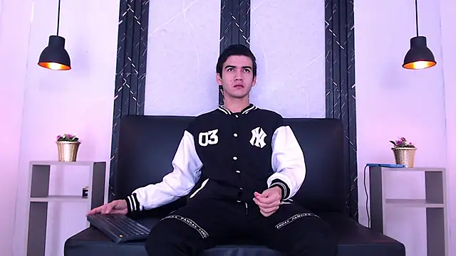 Snapshot of Feiccer_Castquer chatting on May 2026 11:15:01 AM Feiccer Castquer online show from May 2026 11:15:01 AM