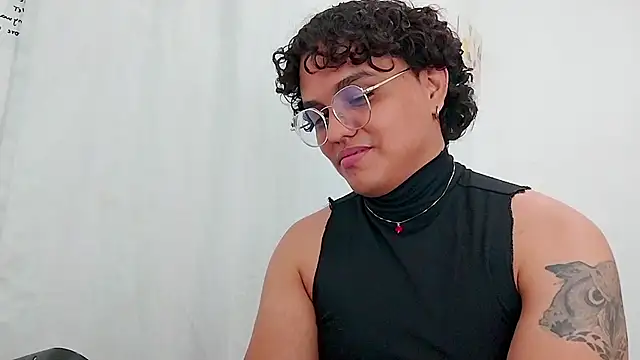 Snapshot of Diane_exotic chatting on April 2026 11:33:02 PM Diane exotic online show from April 2026 11:33:02 PM
