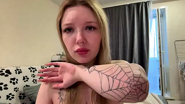 Snapshot of Elinthegreat chatting on May 2026 02:16:01 PM Elinthegreat online show from May 2026 02:16:01 PM
