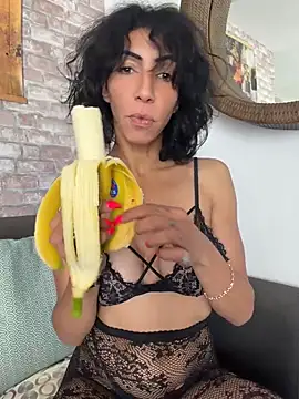 Yasmiinee online show from May 2026 02:35:01 PM