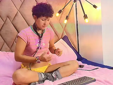 Snapshot of Zoe-xox chatting on April 2026 10:37:02 PM Zoe-xox online show from April 2026 10:37:02 PM