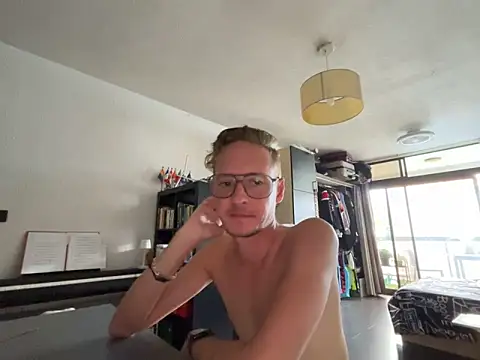 BlondieVelvet online show from May 2026 06:02:02 PM