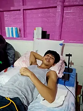 Snapshot of reynaldzzz chatting on April 2026 08:17:01 PM reynaldzzz online show from April 2026 08:17:01 PM